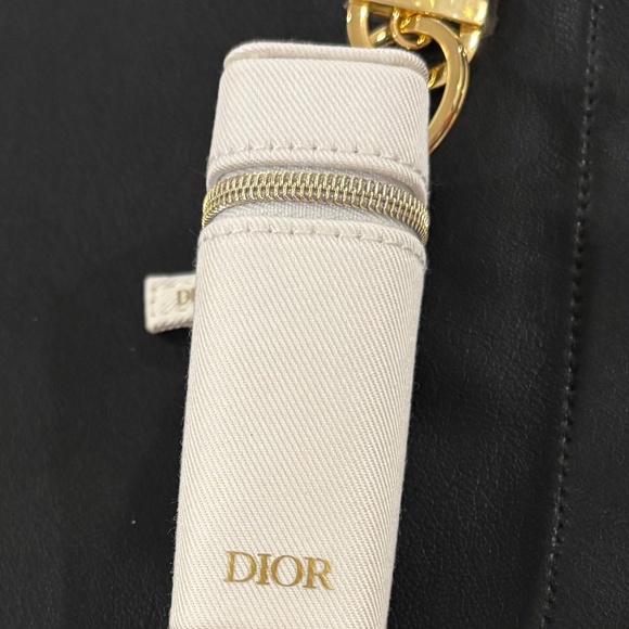 Dior - Picture 2 of 2